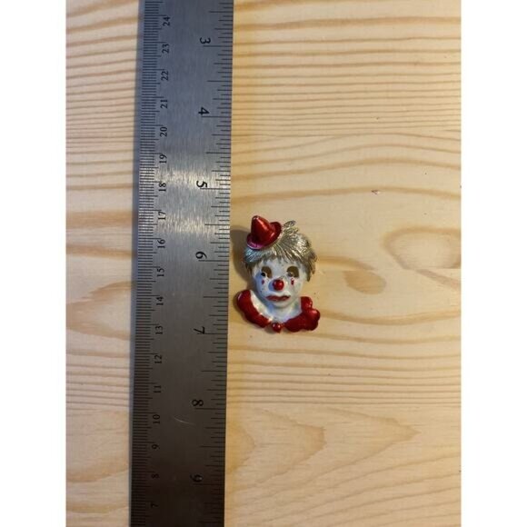Vintage Clown Brooch Pin With Red Hat & Collar - Picture 3 of 3